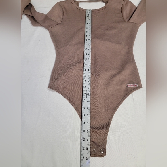 Hudson Knot Back Long Sleeve Snsp Closure Bodysuit Deep Taupe Size Medium - Picture 12 of 15